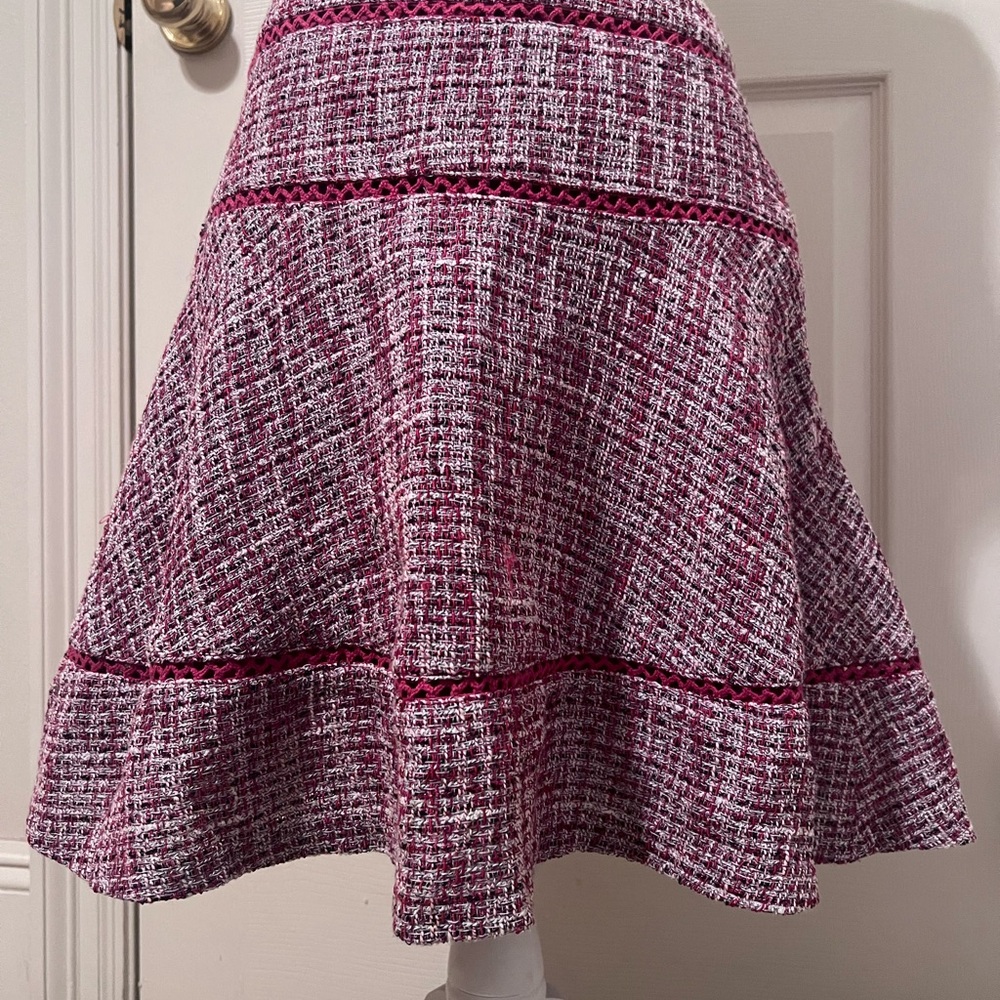 Banana Republic sz 2 cranberry and ivory A-Line Skirt with lining.
